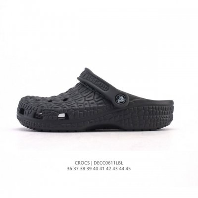 新款 Crocs 卡骆驰 鳄鱼纹鞋面运动 休闲 沙滩 包头 拖鞋 经典洞洞鞋 家居凉拖鞋 一式两用！ Crocs的鞋子采用了其专利材料 Croslite。这种材