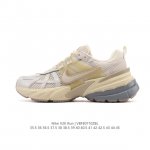 公司级 Nike 耐克 V2K Run 减震防滑 复古低帮运动跑步鞋 超火复古跑鞋，采用太空革组合呼吸网眼布鞋面材质，搭载正确4层组合底模，嵌入Tpu加固稳定模