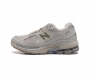 公司级 新百伦 New Balance 2R 跑鞋 男女运动鞋厚底老爹鞋 沿袭了面世之初的经典科技 以 Encap 中底配以升级版 N-Ergy 缓震物料 鞋面