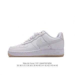 耐克 Nike Air Force 1 '07 Low 空军一号含气垫 低帮百搭厚底增高休闲运动板鞋。柔软、弹性十足的缓震性能和出色的中底设计，横跨复古与现代的