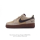 耐克 Nike Air Force 1 '07空军一号经典篮球鞋休闲运动鞋 穿上 Air Force 1 '07 运动鞋革新经典篮球鞋，助你踢踩跳跺、滑步旋转，