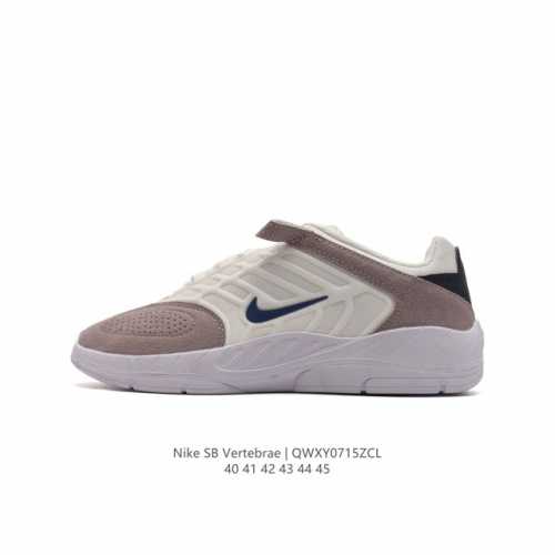 耐克 Nike Sbvertebrae男子滑板鞋 乔治城配色 整双鞋采用灰色搭配深蓝色设计，材质上由织物和打孔麂皮组成，鞋款最大亮点使骨骼造型的鞋身框架，视觉效