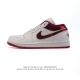 耐克 乔丹Air Jordan 1 Low Aj1 乔1 乔丹1代Aj1 低帮复古文化休闲运动篮球鞋。从1985 年面世的元年款汲取设计灵感，采用简洁大方的经典