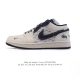公司级 耐克 Nike Dunk Low Retro 运动鞋复古板鞋，作为 80 年代经典篮球鞋款，起初专为硬木球场打造，后来成为席卷街头的时尚标杆，现以经典细