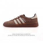 阿迪达斯 Adidas Handball Spezial 低帮三叶草学院风复古休闲板鞋 德训鞋 橡胶底柔软皮革经典运动鞋板鞋。圆头、缝合拼接设计、正面绑带、鞋舌