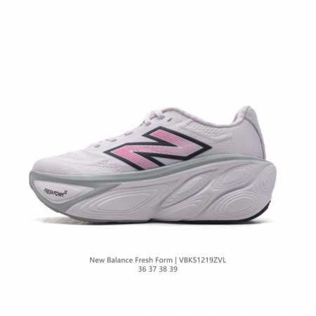 新百伦 [New Balance] Fresh Form 女士运动鞋 厚底增高跑鞋。这款跑鞋不仅有着以大数据为基础的fresh Foam虎蜂大底，还有着独创的h - 点击图像关闭