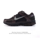 nike 耐克夏季 Zoom Vomero 5 运动鞋休闲训练跑步鞋。Nike Zoom Vomero 5 男女子运动鞋妥帖包覆足部，提供透气支撑效果。耐穿材料