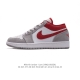 耐克 乔丹air Jordan 1 Low Aj1 乔1 乔丹1代aj1 低帮复古文化休闲运动篮球鞋。该鞋款从 1985 年元年款汲取设计灵感，焕新演绎简约经典