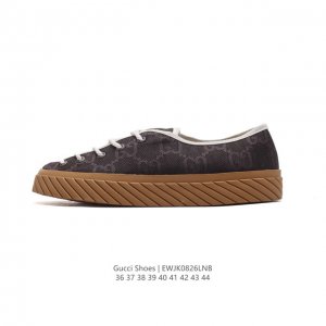 特价 Gucci 古驰奢侈品男女运动板鞋休闲鞋子 经典耐穿复古感满满的gucci满印板鞋 生胶底 经典爆款。经典款的鞋子是最适合用来搭配的，不管是出街还是约会都