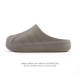 阿迪达斯 Adidas Originals Adifom Superstar 木屐鞋 鸭鸭鞋 潮男女运动板鞋 包头 拖鞋 凉鞋。鞋子由 50% 的天然和可再生材