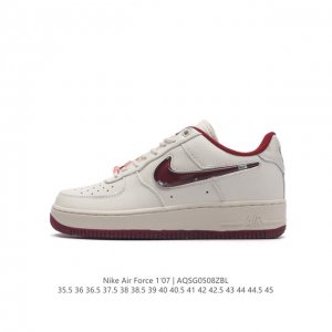 耐克 Nike Air Force 1 '07 Low 空军一号含气垫 低帮百搭厚底增高休闲运动板鞋。柔软、弹性十足的缓震性能和出色的中底设计，横跨复古与现代的