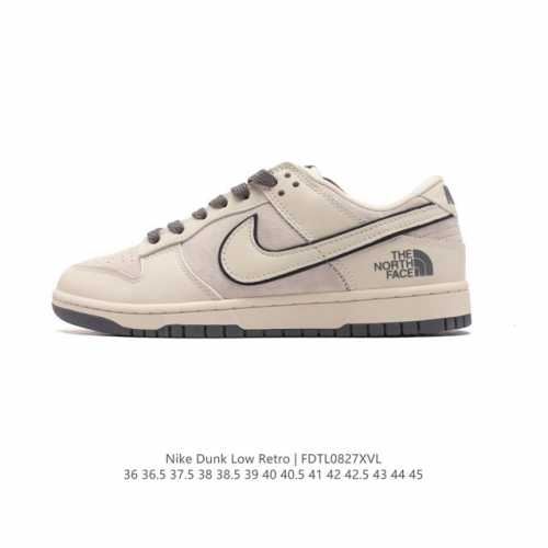 公司级 耐克 Nike Dunk Low Retro 运动鞋复古板鞋 北脸 北面 联名。作为 80 年代经典篮球鞋款，起初专为硬木球场打造，后来成为席卷街头的时