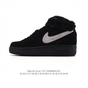 耐克 Nike Air Force 1 '07 空军一号含气垫 小白鞋 秋冬新款 加绒加厚 中帮魔术贴 百搭厚底增高休闲运动板鞋。柔软、弹性十足的缓震性能和出色