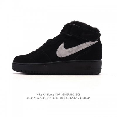 耐克 Nike Air Force 1 '07 空军一号含气垫 小白鞋 秋冬新款 加绒加厚 中帮魔术贴 百搭厚底增高休闲运动板鞋。柔软、弹性十足的缓震性能和出色