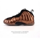 公司级 耐克Nike Air Foamposite One 男鞋 时尚运动鞋潮篮球鞋，它是一双内场的后卫战靴，97年1月份首期发行，使用Foamposite一次