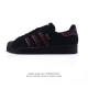 阿迪达斯 Adidas Superstar 三叶草经典贝壳头系列 新款休闲板鞋潮流男女士运动鞋。鞋面柔软皮革材质 标志性的贝壳鞋头，锯齿三条纹，简约的线条。就连