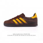 公司级 阿迪达斯 Adidas Originals Gazelle Indoor复古三叶草防滑透明橡胶板鞋经典运动鞋。这款经典鞋,忠于原版设计,缀撞色三条纹和鞋