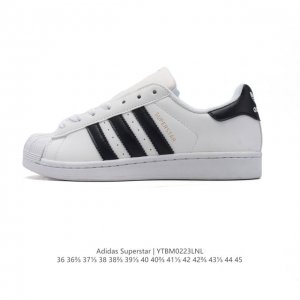 80 阿迪达斯 Adidas Superstar 三叶草经典贝壳头系列 新款休闲板鞋潮流男女士运动鞋 。鞋面柔软皮革材质 标志性的贝壳鞋头，锯齿三条纹，简约的线