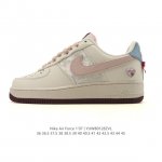 耐克 Nike Air Force 1 '07 Low 空军一号含气垫 低帮百搭厚底增高休闲运动板鞋。柔软、弹性十足的缓震性能和出色的中底设计，横跨复古与现代的