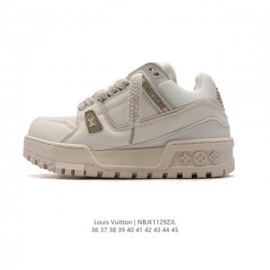 公司级 路易威登 Louis Vuitton Lv路易威登板鞋 时尚运动鞋 潮厚底增高男女鞋 。舒适防滑底和百搭性霸屏整个时尚娱乐圈，细节调整完美主义！鞋面采用