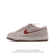 耐克 Nike Sb Dunk Low Pro 男女同款运动鞋复古板鞋，尽情迈步，彰显个性风采。采用柔软皮革鞋面，经久耐穿，塑就如元年款 Dunk 般的复古质感