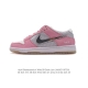 真标 耐克 April Skateboards x Nk SB Dunk Low 联名款 冰封玫瑰 SB扣碎篮板时尚休闲运动板鞋。配色采用白色网眼鞋面、皮革鞋头