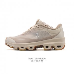 Loewe 罗意威 X On 昂跑全新合作系列运动鞋 时尚老爹鞋，品牌与瑞士高性能运动品牌On携手打造的此系列作品专为城市与户外生活而设，充分彰显蕴含可持续理念