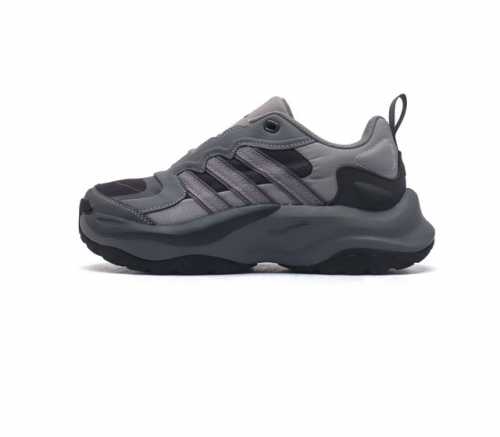 Adidas 阿迪达斯 增高又显瘦 阿迪 新老爹鞋 Adidas Maxxwavy 鞋身选择大面积网眼织物 热熔压胶以及皮革材质组成 既保证透气性 又使其具有较