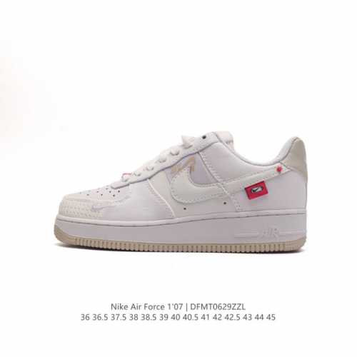 耐克 Nike Air Force 1 '07 Low 空军一号含气垫 低帮百搭厚底增高休闲运动板鞋。柔软、弹性十足的缓震性能和出色的中底设计，横跨复古与现代的