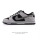 公司级 耐克 Nike Dunk Low Retro 运动鞋复古板鞋，作为 80 年代经典篮球鞋款，起初专为硬木球场打造，后来成为席卷街头的时尚标杆，现以经典细