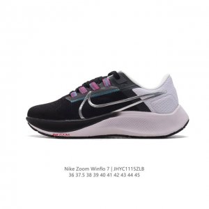 耐克 Nike Zoom Winflo 7 登月7代 气垫跑鞋透气缓震疾速跑鞋。采用透气网眼鞋面搭配外翻式鞋口，为脚跟区域营造出色舒适度，而在鞋底部分，搭载全掌