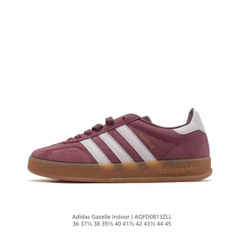 阿迪达斯 Adidas Originals Gazelle Indoor 复古三叶草防滑透明橡胶板鞋经典运动鞋。这款经典鞋,忠于原版设计,缀撞色三条纹和鞋跟饰片