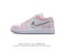 公司级air Jordan 1 Low 冰雪小狗 白粉 原装级产物 官方同步新色 拒绝公底 立体鞋型 细节完美 高清洁度 购置公司同步原材料 原汁原味 忠于原版