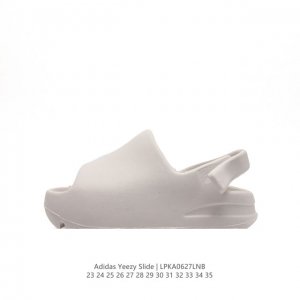 童鞋 阿迪达斯 Adidas YEEZY SLIDE 儿童经典运动凉拖鞋 沙滩鞋 时尚厚底增高一字拖鞋。YEEZY SLIDE椰子凉拖鞋的外观十分吸引人，融合了