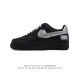 头层皮 耐克 Nike Air Force 1 '07 Low 空军一号含气垫 低帮百搭厚底增高休闲运动板鞋。柔软、弹性十足的缓震性能和出色的中底设计，横跨复古