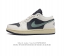 耐克 乔丹air Jordan 1 Low Aj1 乔1 乔丹1代aj1 低帮复古文化休闲运动篮球鞋 该鞋款从 1985 年元年款汲取设计灵感 焕新演绎简约经典