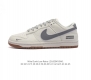 耐克 Nike Dunk Low Retro 运动鞋复古运动滑板鞋。作为 80 年代经典篮球鞋款，起初专为硬木球场打造，后来成为席卷街头的时尚标杆，现以经典细节