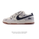340 【公司级】耐克 Nike Dunk Low Retro 运动鞋 2025年新款 经典复古板鞋 解构绑带 双鞋带。作为 80 年代经典篮球鞋款，起初专为硬