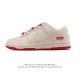真标 耐克 Nike Sb Dunk Low Pro 男女款运动鞋复古板鞋。采用柔软皮革鞋面，经久耐穿，塑就如元年款 Dunk 般的复古质感。鞋头透气孔，搭配鞋