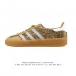 阿迪达斯 Adidas Originals Gazelle Indoor复古三叶草防滑透明橡胶板鞋经典运动鞋。这款经典鞋,忠于原版设计,缀撞色三条纹和鞋跟饰片。