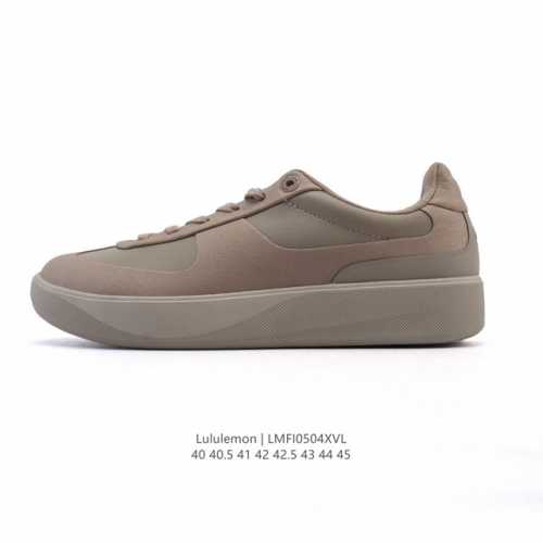 公司级 Lululemon Cityverse 露露乐蒙 板鞋 小白鞋，Lulu家的第一双男款板鞋，做的真心不错，颜值挺高的，上脚很轻盈，脚感还算舒适，整体以纯