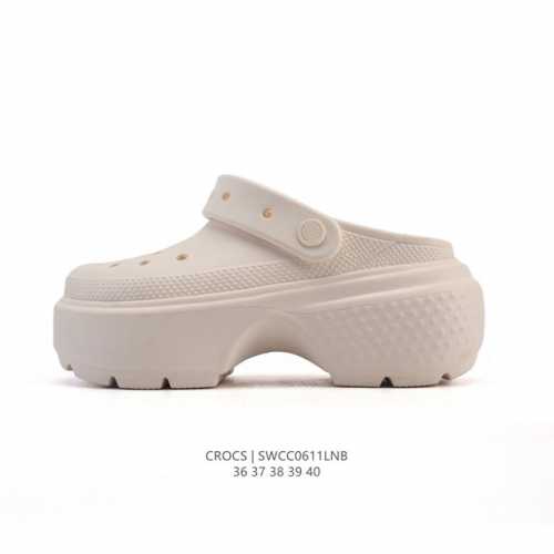 Crocs 沙滩洞洞鞋 女士休闲厚底增高凉拖鞋 卡骆驰明星同款 厚底增高沙滩鞋 选择尺码时 建议选大一码 脚感更舒适 家居休闲一式两用拖鞋 白敬亭同款，坡跟设计