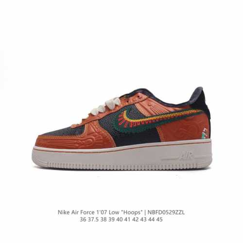 耐克 Nike Air Force 1 '07空军一号经典篮球鞋休闲运动鞋 穿上 Air Force 1 '07 运动鞋革新经典篮球鞋，助你踢踩跳跺、滑步旋转，