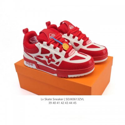 公司级 Lv Skate Sneaker 路易威登 2025年新款运动板鞋 闪钻 蛇年限定 春夏秀场初次亮相，此次以粒面牛皮革焕新呈现。加垫鞋领和鞋舌援引滑板鞋