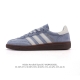 阿迪达斯 Adidas Handball Spezial 低帮三叶草学院风复古休闲板鞋 德训鞋 橡胶底柔软皮革经典运动鞋板鞋 圆头 缝合拼接设计 正面绑带 鞋舌