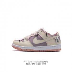 耐克 Nike Dunk Low 运动鞋复古解构绑带板鞋 作为 80 年代经典篮球鞋款，起初专为硬木球场打造，后来成为席卷街头的时尚标杆，现以经典细节和复古篮球