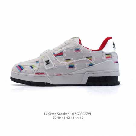 180 【公司级】Lv Skate Sneaker 路易威登 男士运动板鞋于 2024 秋冬秀场初次亮相，此次以粒面牛皮革加帆布鞋面焕新呈现。加垫鞋领和鞋舌援引 - 点击图像关闭