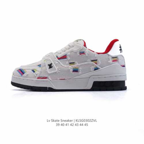 180 【公司级】Lv Skate Sneaker 路易威登 男士运动板鞋于 2024 秋冬秀场初次亮相，此次以粒面牛皮革加帆布鞋面焕新呈现。加垫鞋领和鞋舌援引