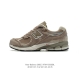 公司级 纯原 新百伦 New Balance 2002R 跑鞋 男运动鞋厚底老爹鞋。沿袭了面世之初的经典科技，以 ENCAP 中底配以升级版 N-ERGY 缓震
