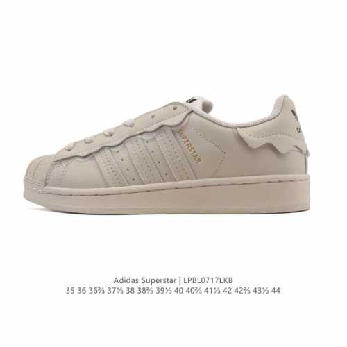 阿迪达斯 Adidas Superstar 2025年新款鞋子 蛇年新款经典贝壳头系列 新款休闲板鞋潮流男女士运动鞋。鞋面柔软皮革拼接材质 标志性的贝壳鞋头，简